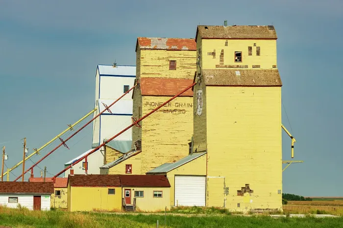 Framed Print : Grain elevators Mossleigh, Alberta, Canada Framed Print : Grain elevators Mossleigh, Alberta, Canada