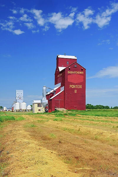 Grain elevators Ponteix Saskatchewan, Canada