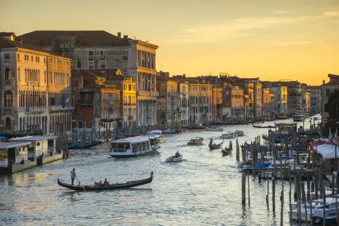Framed Print : Grand Canal near the Rialto bridge, Venice, Italy Framed Print : Grand Canal near the Rialto bridge, Venice, Italy