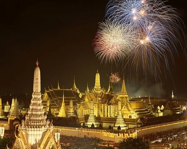 Grand Palace (Wat Phra Kaeo)  /  Fireworks  /  Night View