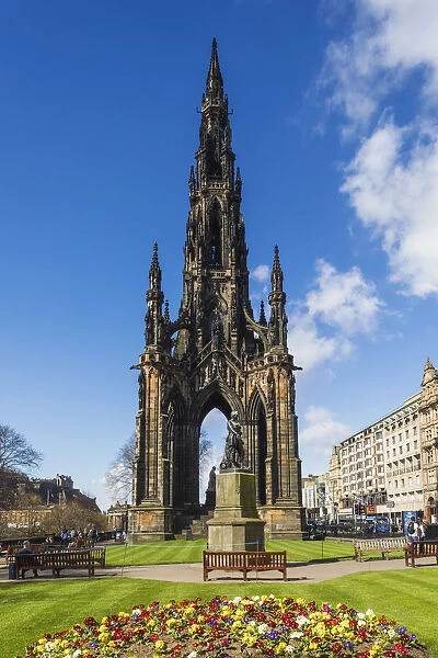 Great Britain, Scotland, Edinburgh, Princes Street, The Scott Monument in East Princes