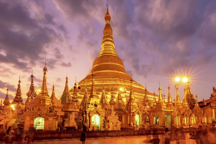 Framed Print : The great golden stupa, Shwedagon Pagoda Shwedagon Paya), Yangon (Rangoon), Myanmar (Burma), Asia Framed Print : The great golden stupa, Shwedagon Pagoda Shwedagon Paya), Yangon (Rangoon), Myanmar (Burma), Asia