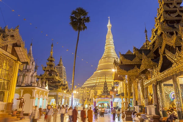 The great golden stupa, Shwedagon Paya (Shwe Dagon Pagoda), Yangon (Rangoon), Myanmar