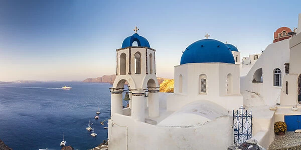 Greece, Cyclades Islands, Santorini (Thira), Ia (Oia) and Santorini Caldera