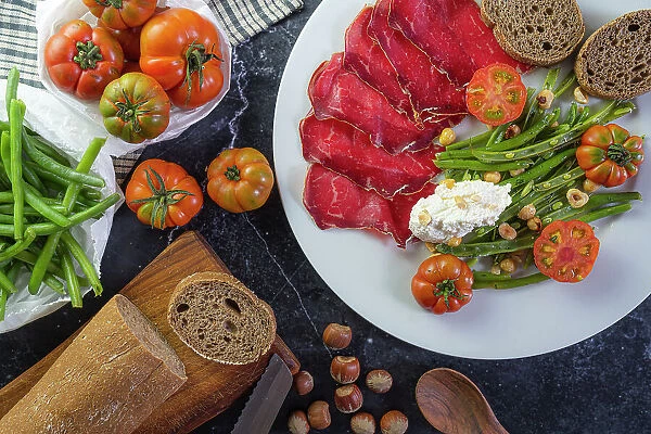 Green beans salad, bresaola (kind of dried salted beef), tomatoes, hazelnuts and fresh ricotta: foods allied to our health