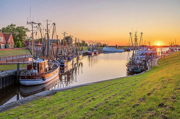 Greetsiel Harbor at sunrise, Krummhorn, East Frisia, Lower Saxony, Germany