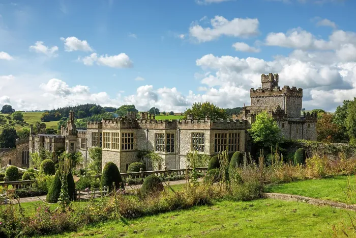 Framed Print : Haddon Hall, Bakewell, Derby, England, UK Framed Print : Haddon Hall, Bakewell, Derby, England, UK