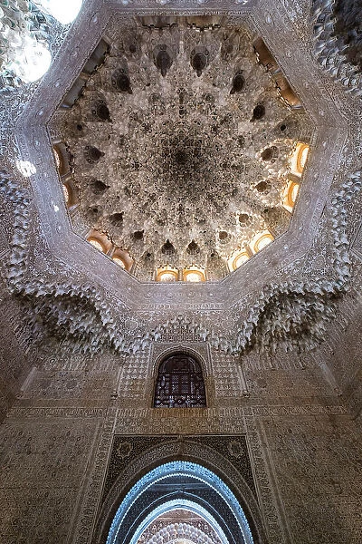 Hall of the Two Sisters, Nasrid Palaces, Alhambra Palace, Granada Province, Andalusia, Spain