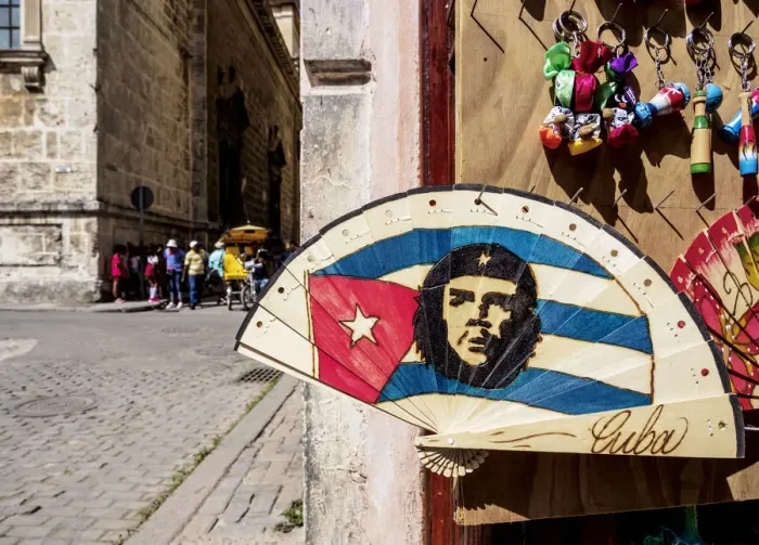Framed Print : Hand Fan with Che Guevara, La Habana Vieja, Havana, La Habana Province, Cuba