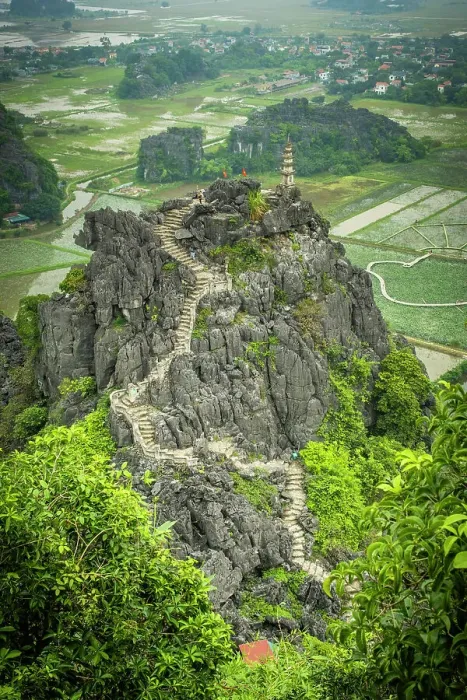 Framed Print : Hang Mua Small Pagoda, Ninh Binh, Vietnam Framed Print : Hang Mua Small Pagoda, Ninh Binh, Vietnam