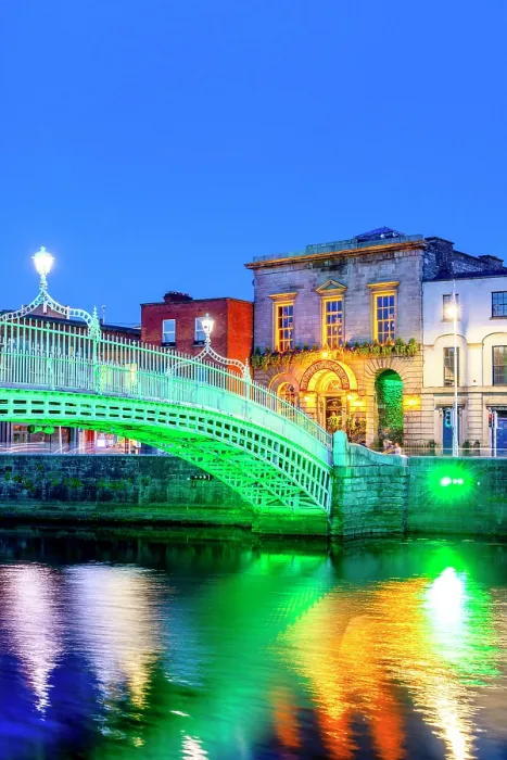Framed Print : The Ha'penny Bridge at Dusk, Dublin, Ireland Framed Print : The Ha'penny Bridge at Dusk, Dublin, Ireland