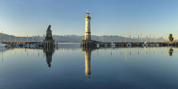 Harbor with Bavarian Lion and lighthouse, Lindau, Bodensee, Schwaben, Bayern, Germany