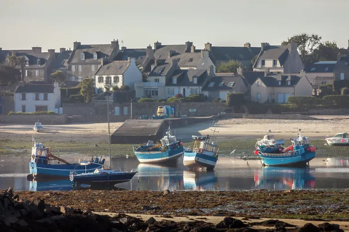 Framed Print : Harbor on the Ile de Batz at low tide in the evening light, Finistere, Brittany, France
