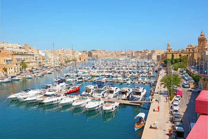 Framed Print : Harbor of picturesque Vittoriosa (Birgu), Valletta, Malta Framed Print : Harbor of picturesque Vittoriosa (Birgu), Valletta, Malta