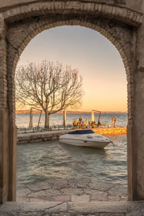 Framed Print : Harbour of Punta San Vigilio from the arc of the charming 16th-century inn Framed Print : Harbour of Punta San Vigilio from the arc of the charming 16th-century inn