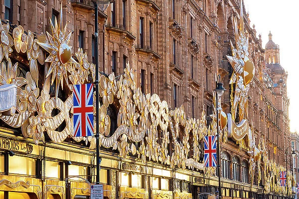 Harrods department store, Brompton Road, Knightsbridge, London, England, UK