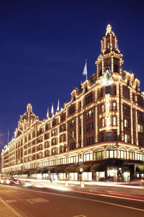 Framed Print : Harrods Department Store, Knightsbridge, London, England Framed Print : Harrods Department Store, Knightsbridge, London, England