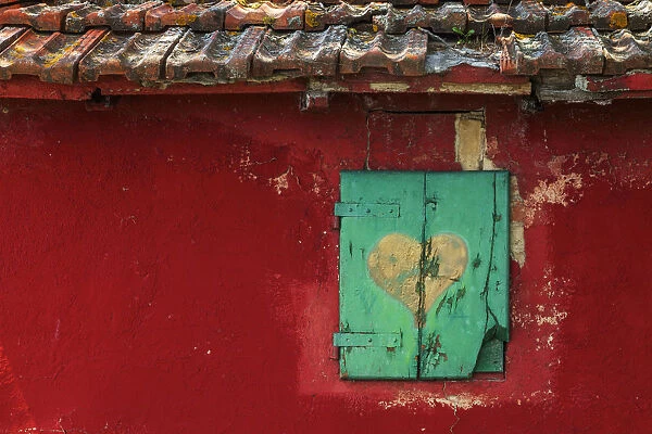 Heart on Green Shutters, Val d Orcia, Tuscany, Italy
