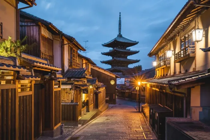 Framed Print : Higashiyama district (old town) and Yasaka Pagoda in Hokanji temple, Kyoto, Kansai region Framed Print : Higashiyama district (old town) and Yasaka Pagoda in Hokanji temple, Kyoto, Kansai region