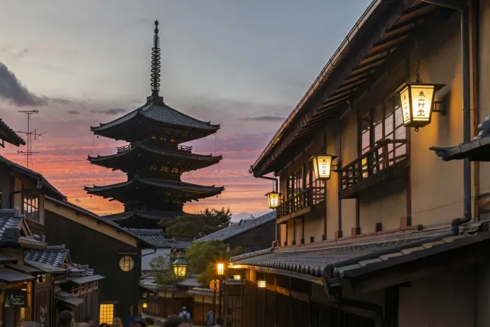 Framed Print : Higashiyama district (old town) and Yasaka Pagoda in Hokanji temple, Kyoto, Kansai region
