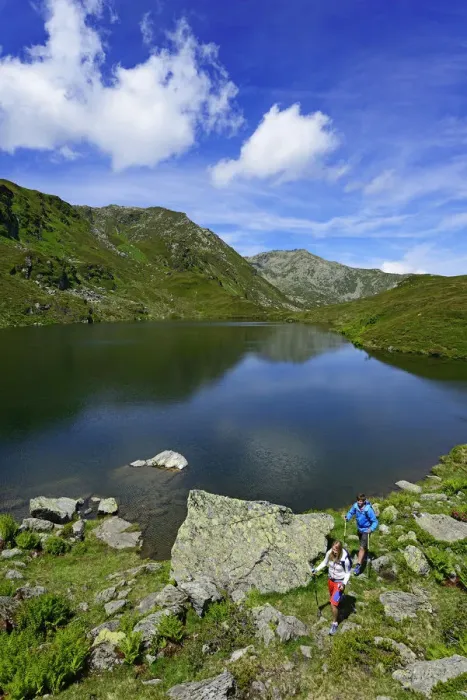 Framed Print : Hikers on the Lower Wildalmsee on the way to Schafsiedel, Kelchsau, Kitzbuhel Alps