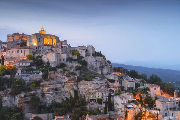Hilltop town of Gordes at dawn, Luberon, Provence, Provence-Alpes-Cote d Azur, Alpes de Haute Provence, South France, France