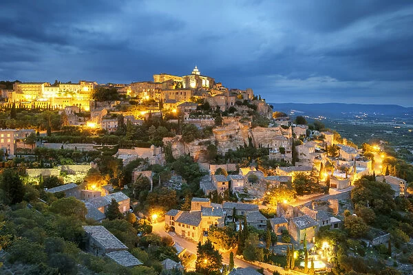 Hilltop town of Gordes at dusk, Vaucluse, Provence-Alpes-CA'te d Azur, France