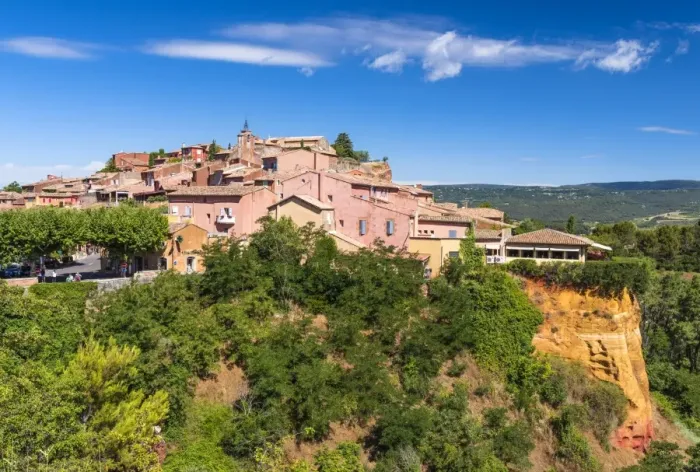 Framed Print : Hilltop village of Roussillon, Provence, France Framed Print : Hilltop village of Roussillon, Provence, France