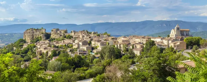 Framed Print : Hilltop village of Saignon, Vaucluse, Provence-Alpes-CA'te d Azur, France Framed Print : Hilltop village of Saignon, Vaucluse, Provence-Alpes-CA'te d Azur, France