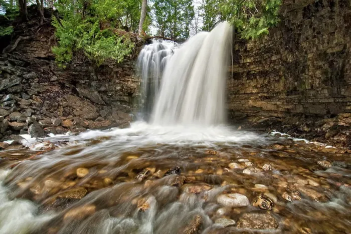 Framed Print : Hilton Falls on Sixteen Mile Creek along the Niagara Escarpment in the Halton Hills, Ontario, Canada Framed Print : Hilton Falls on Sixteen Mile Creek along the Niagara Escarpment in the Halton Hills, Ontario, Canada