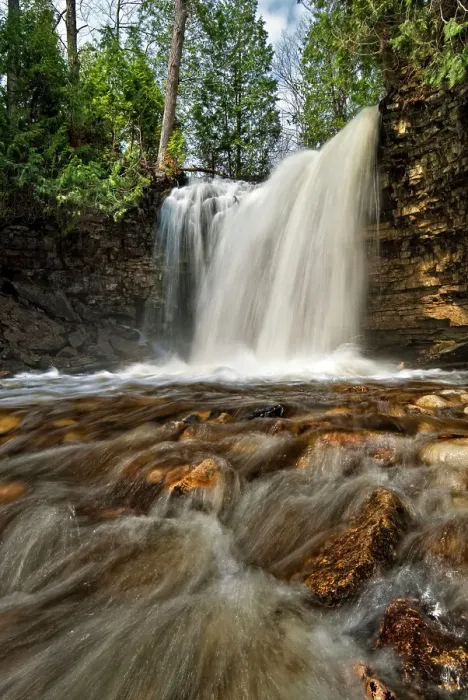Framed Print : Hilton Falls on Sixteen Mile Creek along the Niagara Escarpment in the Halton Hills, Ontario, Canada Framed Print : Hilton Falls on Sixteen Mile Creek along the Niagara Escarpment in the Halton Hills, Ontario, Canada