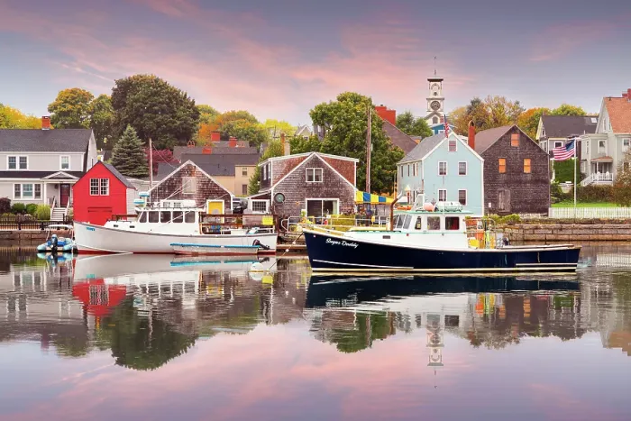 Framed Print : Historic Homes at the Piscatagua River and Fishing Boats, Portsmouth, New Hampshire, New England, USA Framed Print : Historic Homes at the Piscatagua River and Fishing Boats, Portsmouth, New Hampshire, New England, USA