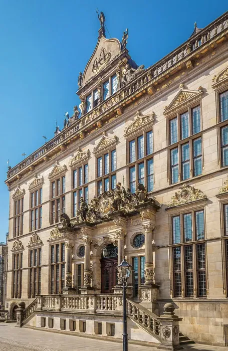 Framed Print : Historic house Schuetting on the market square, Bremen, Germany Framed Print : Historic house Schuetting on the market square, Bremen, Germany