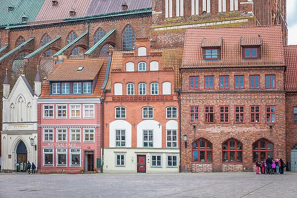 Historic houses on the Alter Markt, in the background the Nikolaikirche, Stralsund, Mecklenburg-West Pomerania, Baltic Sea, Northern Germany, Germany