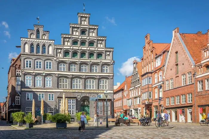 Framed Print : Historic houses at Am Sande square in the old town, Luneburg, Lower Saxony, Germany Framed Print : Historic houses at Am Sande square in the old town, Luneburg, Lower Saxony, Germany
