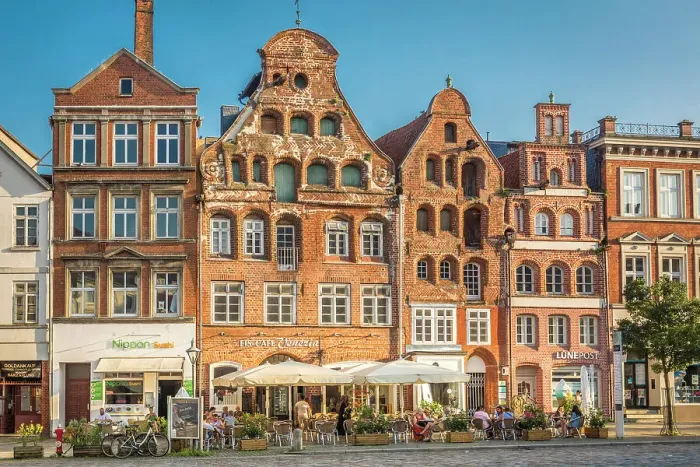 Framed Print : Historic houses at Am Sande square in the old town, Luneburg, Lower Saxony, Germany Framed Print : Historic houses at Am Sande square in the old town, Luneburg, Lower Saxony, Germany
