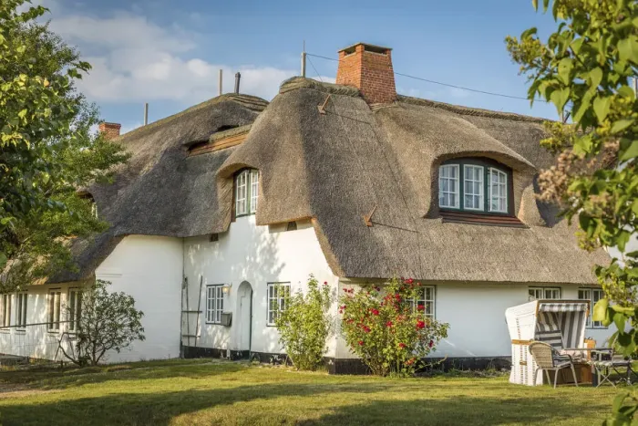 Framed Print : Historic thatched courtyard in Keitum, Sylt, Schleswig-Holstein, Germany Framed Print : Historic thatched courtyard in Keitum, Sylt, Schleswig-Holstein, Germany