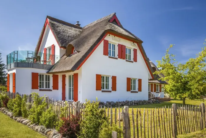 Framed Print : Historic thatched roof house in Born am Darss, Mecklenburg-Western Pomerania