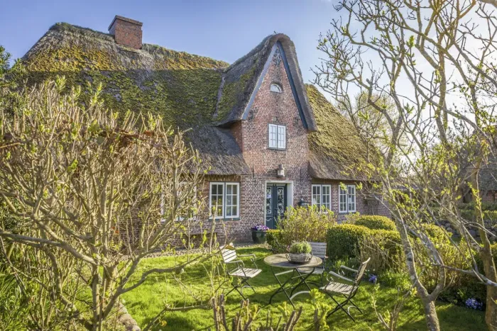 Framed Print : Historic thatched roof house in Tinnum, Sylt, Schleswig-Holstein, Germany Framed Print : Historic thatched roof house in Tinnum, Sylt, Schleswig-Holstein, Germany