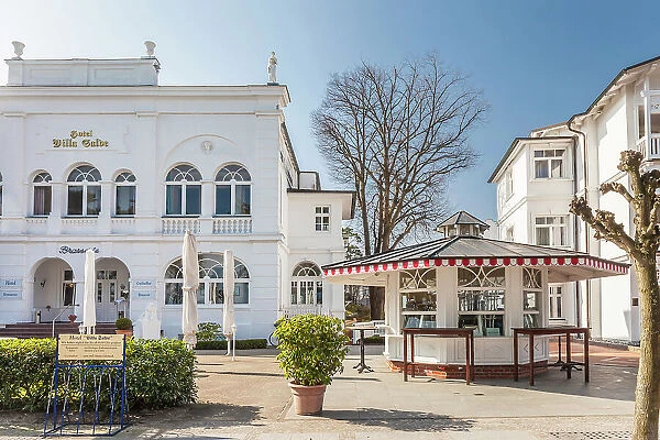 Historic white villas and kiosk on the waterfront in Binz on the island of Ruegen, Mecklenburg-Western Pomerania, Baltic Sea, Northern Germany, Germany