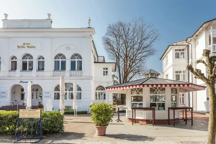 Framed Print : Historic white villas and kiosk on the waterfront in Binz on the island of Ruegen, Mecklenburg-Western Pomerania, Baltic Sea, Northern Germany, Germany Framed Print : Historic white villas and kiosk on the waterfront in Binz on the island of Ruegen, Mecklenburg-Western Pomerania, Baltic Sea, Northern Germany, Germany