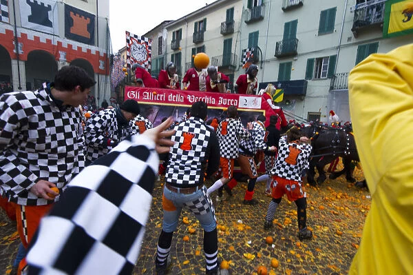 Historical battle of the oranges during Ivreas carnival. Ivrea, Piemonte, Italy