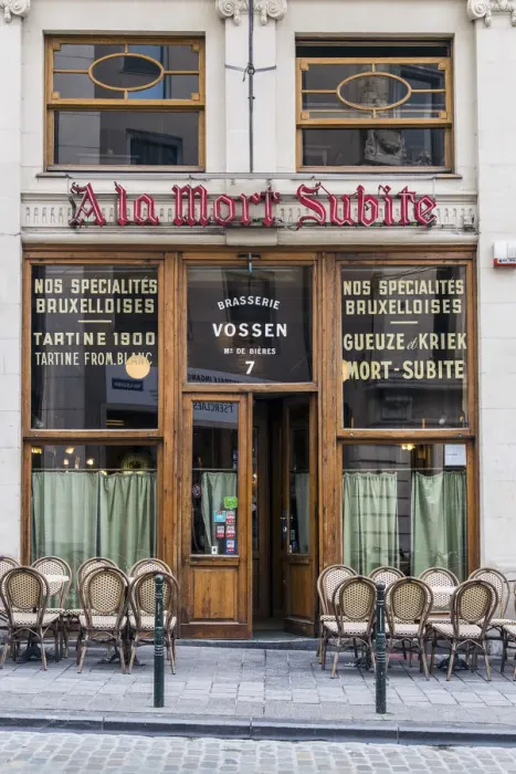 Framed Print : The historical A La Morte Subite brasserie restaurant, Brussels, Belgium Framed Print : The historical A La Morte Subite brasserie restaurant, Brussels, Belgium