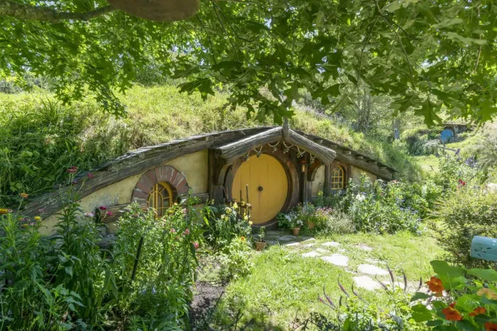 Framed Print : Hobbit house. Hobbiton Movie Set, Matamata, Waikato region, North Island, New Zealand Framed Print : Hobbit house. Hobbiton Movie Set, Matamata, Waikato region, North Island, New Zealand