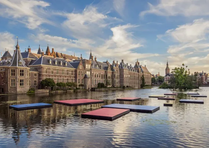 Framed Print : Hofvijver and Binnenhof, The Hague, South Holland, The Netherlands Framed Print : Hofvijver and Binnenhof, The Hague, South Holland, The Netherlands
