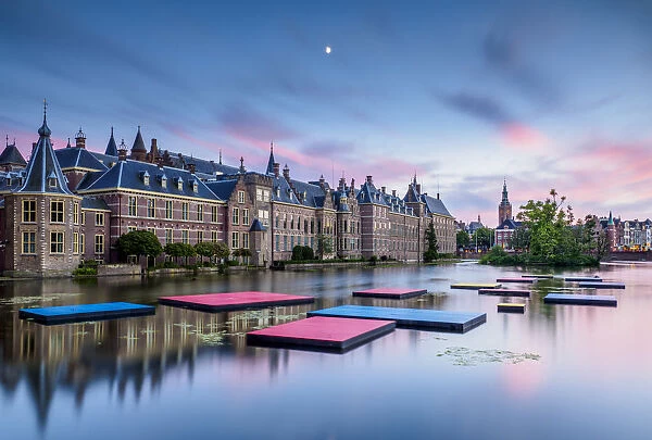 Hofvijver and Binnenhof at sunset, The Hague, South Holland, The Netherlands