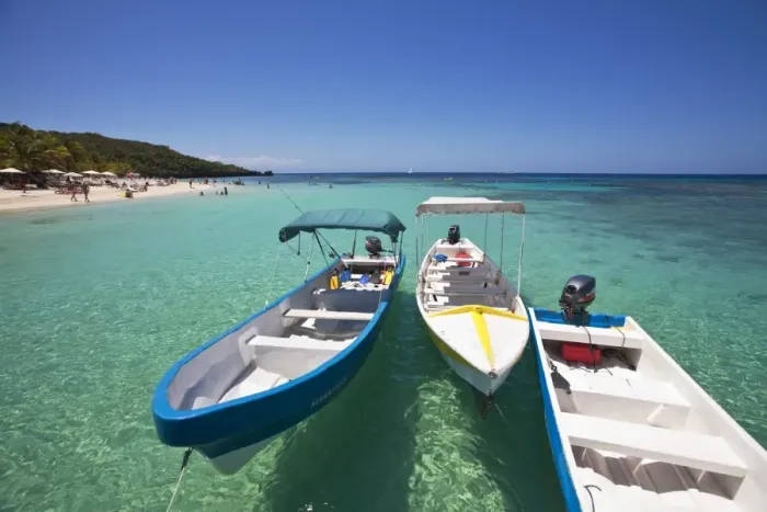 Framed Print : Honduras, Bay Islands, Roatan, West Bay, Boats