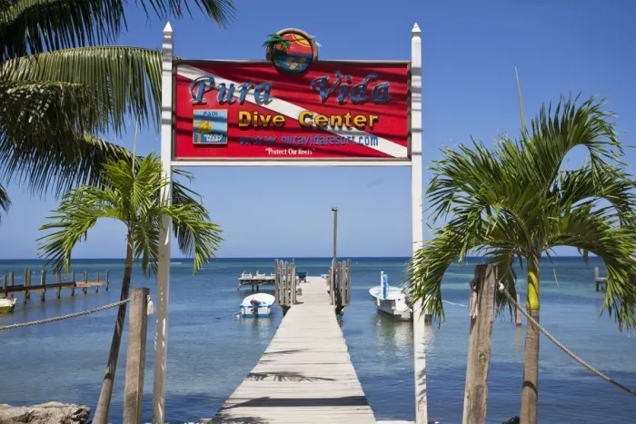 Framed Print : Honduras, Bay Islands, Roatan, West End Framed Print : Honduras, Bay Islands, Roatan, West End