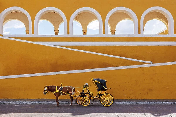 Horse and carriage in front of the Convent San Antonio de Padua, Izamal, Yucatan, Mexico