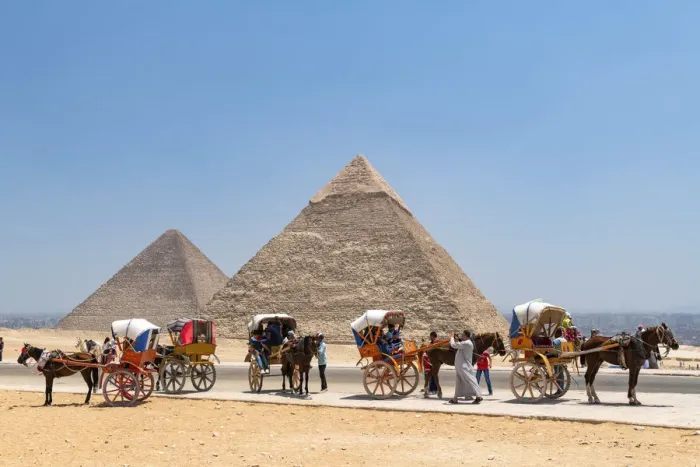Framed Print : Horse and carridges at the Pyramids of Giza, Giza, Cairo, Egypt